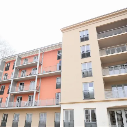 Rent this 1 bed apartment on 23 Rue Général Duhesme in 71100 Chalon-sur-Saône, France