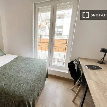 Rent this 6 bed room on Calle María Bosch in 22, 28053 Madrid