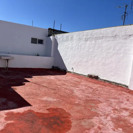 Buy this 8 bed house on Calle Jaime Torres Bodet in Loma Linda, 76048 Delegación Josefa Vergara y Hernández