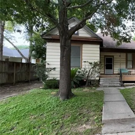 Buy this 3 bed house on 453 Highland Street in Houston, TX 77009