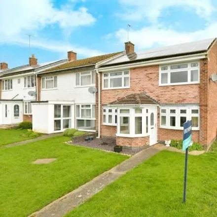 Buy this 3 bed townhouse on Chasecliff Close in Chesterfield, S40 4HP