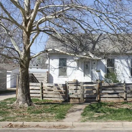 Image 2 - 240 West Cleveland Street, Pratt, KS 67124, USA - House for sale