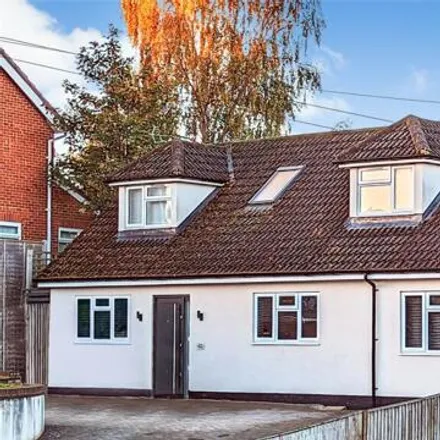 Buy this 5 bed house on Chapel Hill in Reading, RG31 5BT