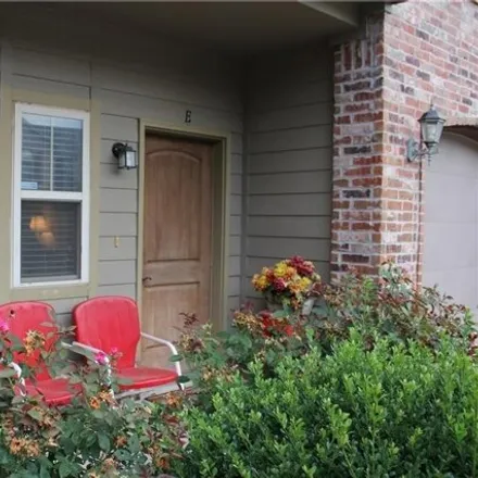 Rent this 2 bed house on 3998 Rochester Circle in Shady Grove, Springdale