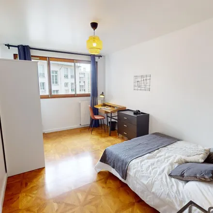 Rent this 5 bed room on 10 Rue Riquet