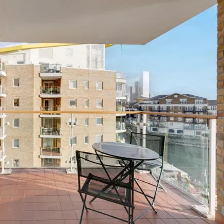 Buy this 1 bed apartment on 64-96 Basin Approach in Ratcliffe, London