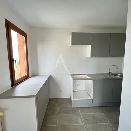 Rent this 1 bed apartment on 52 Avenue de la République in 91230 Montgeron, France