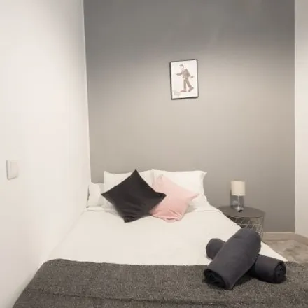 Rent this 1 bed room on La Troyka in Calle de los Jardines, 11