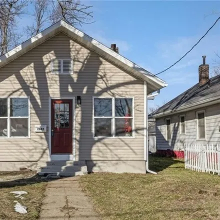 Buy this 2 bed house on 2084 East Walnut Street in Des Moines, IA 50317