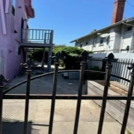Image 5 - 856 21st Street, Oakland, CA 94617, USA - House for sale