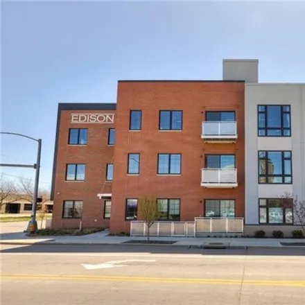 Buy this 2 bed condo on 400 Southwest 7th Street in Des Moines, IA 50309