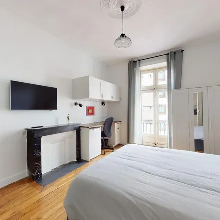 Rent this 3 bed apartment on 12 Rue Jean Jaurès in 44000 Nantes, France