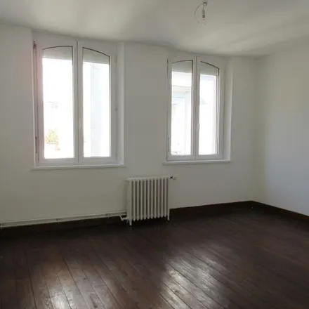 Rent this 5 bed apartment on Mairie de Bolbec in Ruelle de l'Hôtel de Ville, 76210 Bolbec