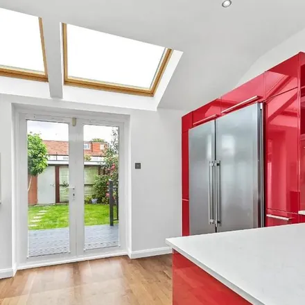 Rent this 5 bed apartment on 40 Lawrence Road in London, TW10 7LR