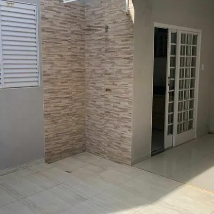 Buy this 3 bed house on Rua Doutor Simão Carvalho Luz in Santa Luzia, Uberlândia - MG