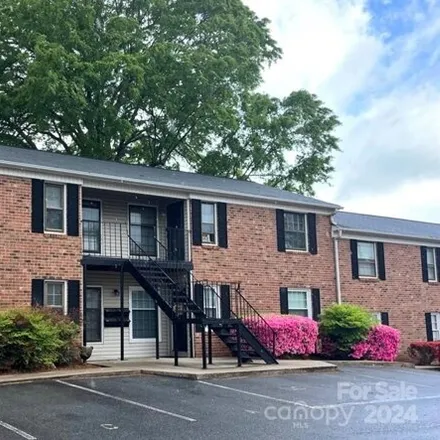 Buy this 1 bed condo on 5917 Quail Hollow Road in Charlotte, NC 28210