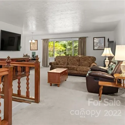 Image 7 - 873 Indian Hill Road, Essex, Hendersonville, NC 28791, USA - House for sale
