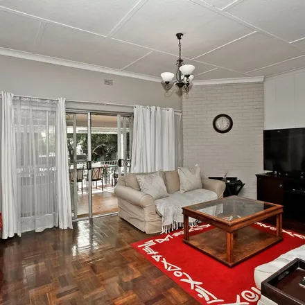 Image 3 - Sheriff Road, Robindale, Johannesburg, 2001, South Africa - Apartment for rent