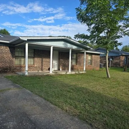 Buy this 3 bed house on 173 Canterbury Farm Rd in Midland City, Alabama