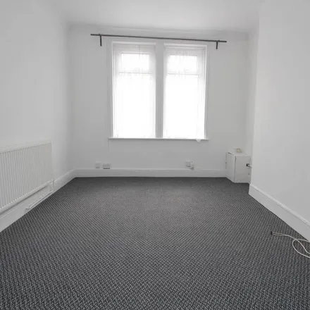 Image 3 - 7 Cwrt Bethesda, High Street, Barry, CF62 7DS, United Kingdom - House for rent