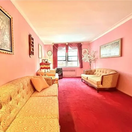 Image 5 - 3060 Ocean Avenue, New York, NY 11235, USA - Apartment for sale