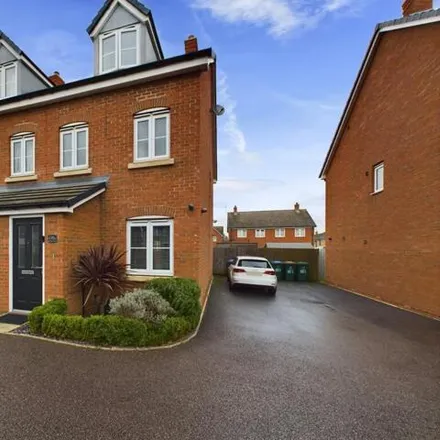 Buy this 3 bed townhouse on 170 Old Church Road in Coventry, CV6 7DZ