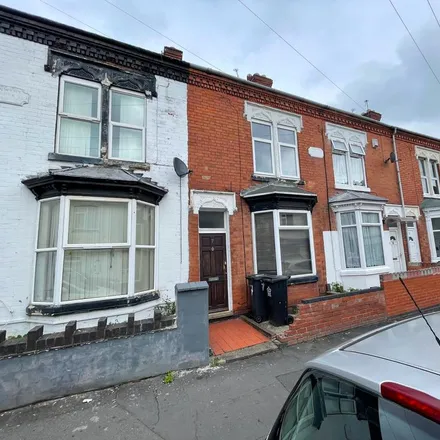 Rent this 3 bed townhouse on Shaftesbury Road in Leicester, LE3 0QN