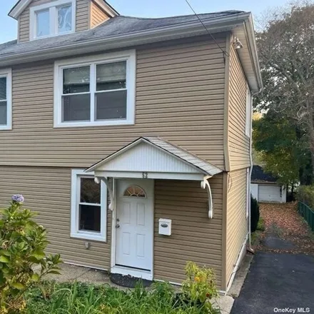 Rent this 2 bed house on 52 Hillside Avenue in Roslyn Heights, NY 11577