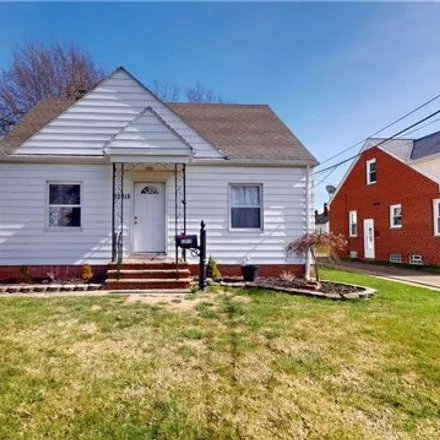Buy this 3 bed house on 208 East 329th Street in Willowick, OH 44095