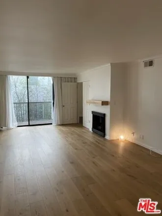 Image 3 - 8399 Willoughby Avenue, West Hollywood, CA 90069, USA - Apartment for rent