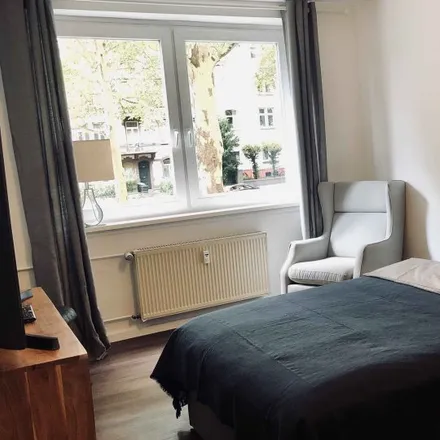 Rent this 4 bed room on Wittelsbacherallee in 60385 Frankfurt, Germany