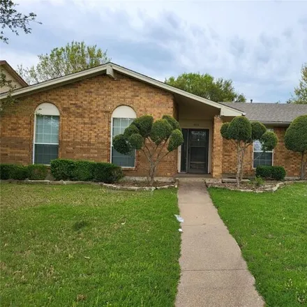Rent this 3 bed house on 927 South Yale Boulevard in Richardson, TX 75081