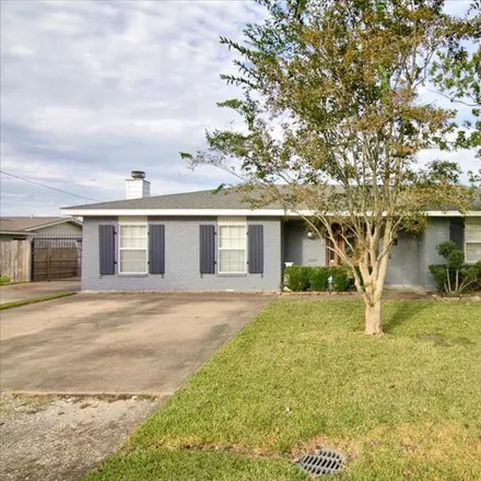 Buy this 4 bed house on 2700 Oak Avenue in Groves, TX 77619