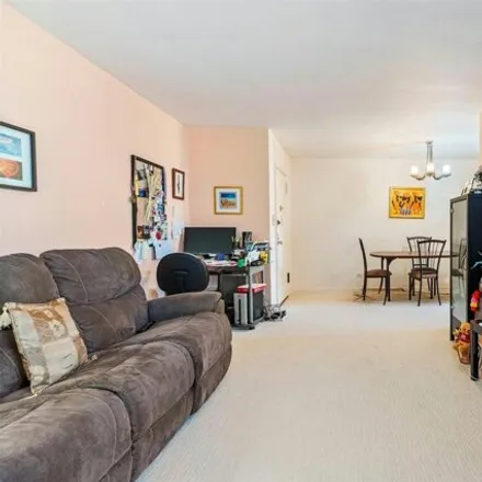 Image 3 - 32-25 90th Street, New York, NY 11369, USA - Apartment for sale