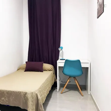 Rent this 4 bed room on Carrer de Còrsega in 491, 08037 Barcelona
