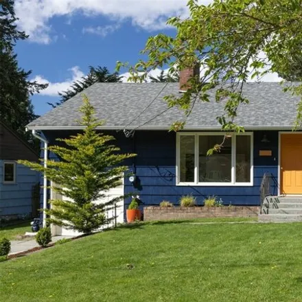 Buy this 3 bed house on 3225 Vallette Street in Bellingham, WA 98225