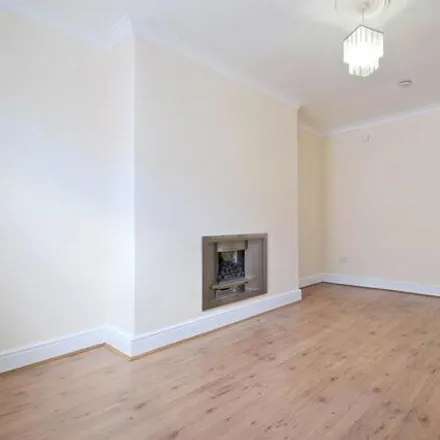 Image 7 - Alice Street, Salterforth, BB18 5NS, United Kingdom - Townhouse for sale