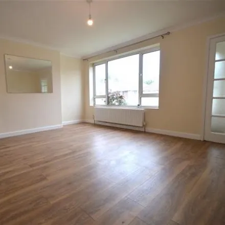 Image 2 - 1-5 Charmouth Court, St Albans, AL1 4SH, United Kingdom - Apartment for rent