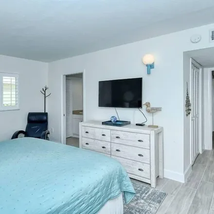 Rent this 2 bed apartment on Longboat Key in FL, 34228