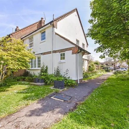Rent this 3 bed house on Salthill Road in Fishbourne, PO19 3QD