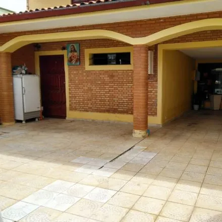 Buy this 4 bed house on Avenida Alexandre Fleming in Cavarucanguera, Taubaté - SP