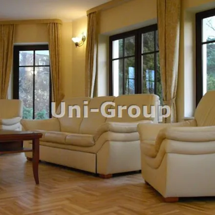 Rent this 6 bed apartment on Szkoła podstawowa Nr 2 in Jagiellońska, 05-520 Konstancin-Jeziorna