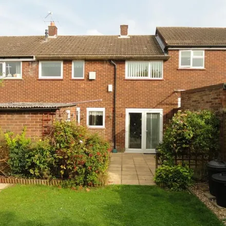 Rent this 3 bed townhouse on Middlesex Drive in Bletchley, MK3 7JE
