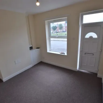 Image 6 - Selborne Street, Rawmarsh, S65 1RP, United Kingdom - Townhouse for rent