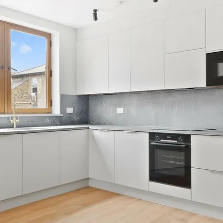 Rent this 3 bed apartment on 26 Finsbury Park Road in London, N4 2JZ