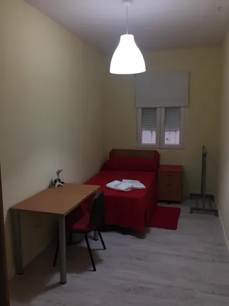 Rent this 5 bed room on Madrid in Paseo de Santa María de la Cabeza, 8