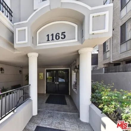 Image 3 - Wellesley Terrace, 1165 Wellesley Avenue, Los Angeles, CA 90049, USA - Condo for rent