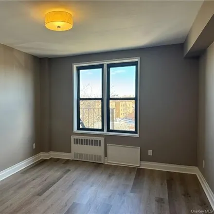 Image 6 - 1725 Edison Avenue, New York, NY 10461, USA - Condo for sale