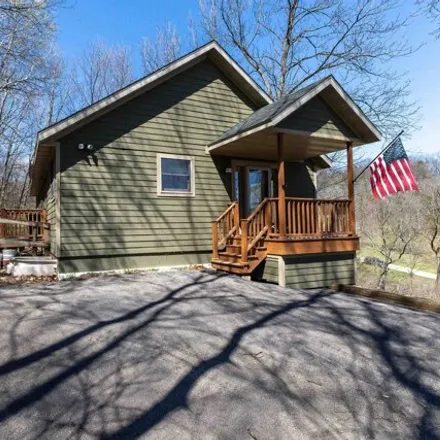 Buy this 3 bed house on 5 Sundance Trail in Guilford Township, Jo Daviess County