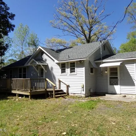 Rent this 3 bed house on 903 Sunset Drive in Craven County, NC 28532